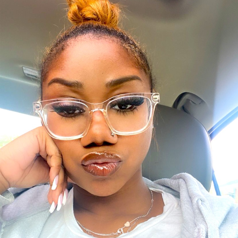 Meet your Posher, Janiah